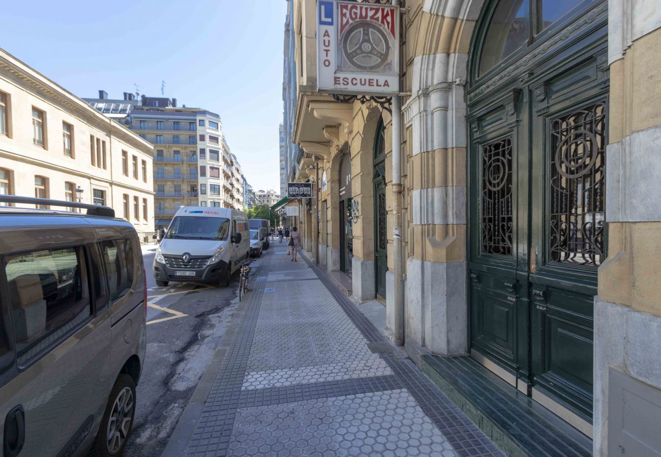 Apartment in San Sebastián - LARRAMENDI I