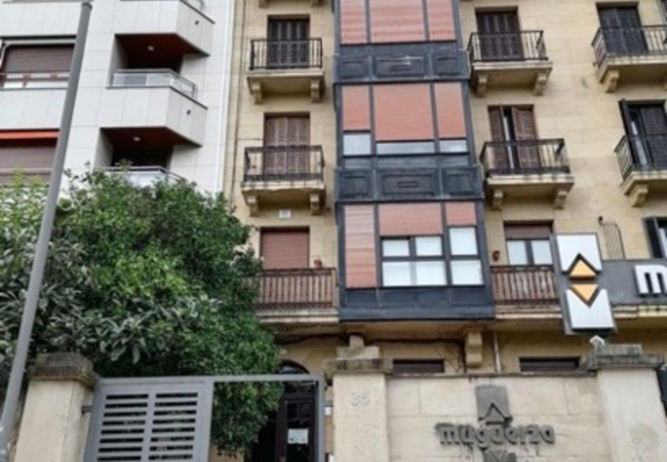 Flat in San Sebastián - ZABALETA 35