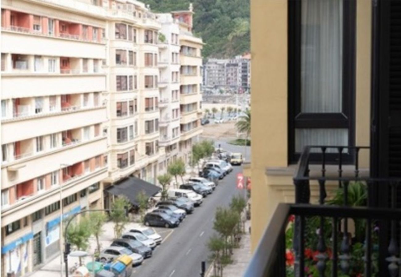 Flat in San Sebastián - ZABALETA 35